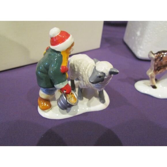 Dept 56, Christmas at the Farm, farm figures *** - Picture 2 of 7